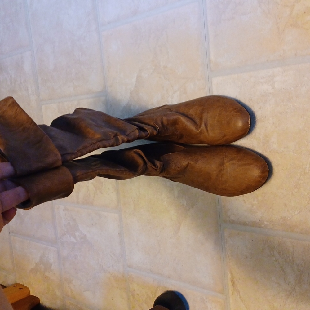 Boots - Picture 2 of 7